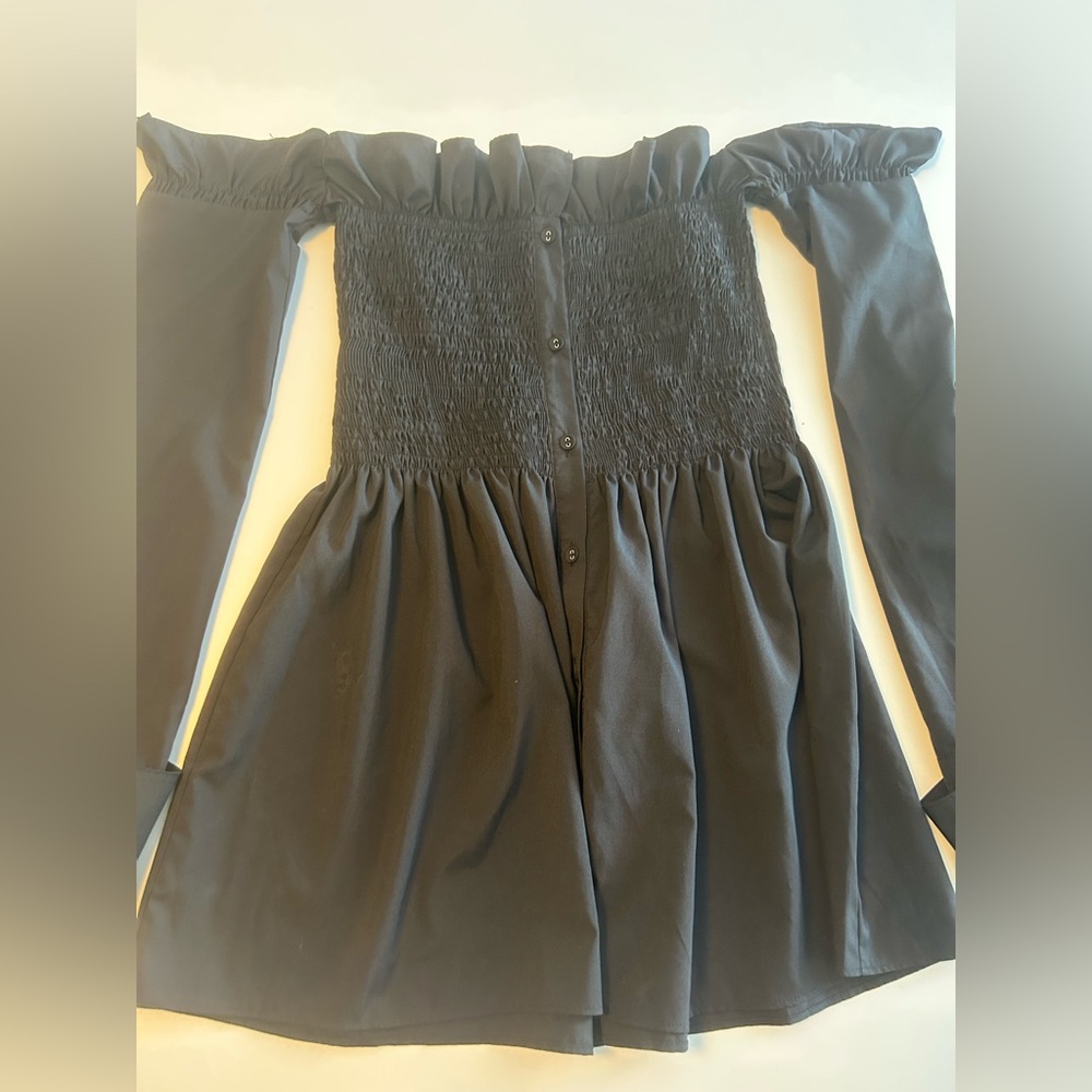 Luxe by Stylekeepers, black, off-shoulder, smocked-bodice, flowing bottom. Sz M - Picture 2 of 12